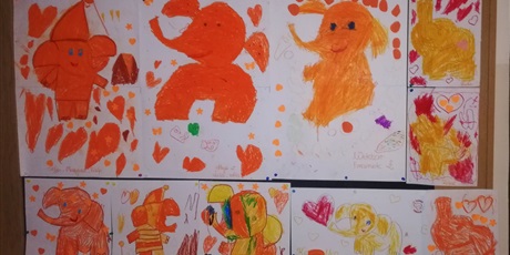 Powiększ grafikę: Na zdjęicu obrazki kolorowych pomarańczowych słoni.