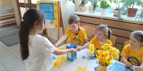 Powiększ grafikę: akcja-pola-nadziei-w-przedszkolu-wesole-skrzaty-nr67-690283.jpg