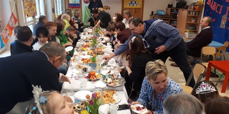 Powiększ grafikę: bal-karnawalowy-z-babcia-i-dziadkiem-w-wesolych-skrzatach-673178.jpg