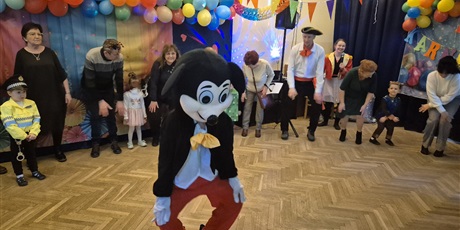 Powiększ grafikę: bal-karnawalowy-z-babcia-i-dziadkiem-w-wesolych-skrzatach-673192.jpg