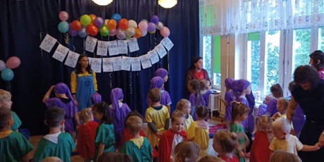 Powiększ grafikę: bal-z-okzji-dnia-przedszkolaka-641503.jpg