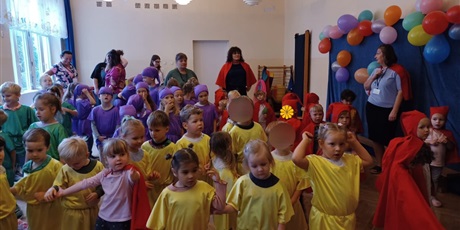 Powiększ grafikę: bal-z-okzji-dnia-przedszkolaka-641509.jpg
