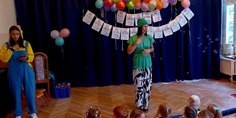 Powiększ grafikę: bal-z-okzji-dnia-przedszkolaka-641513.jpg