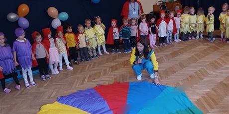Powiększ grafikę: bal-z-okzji-dnia-przedszkolaka-641521.jpg