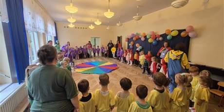 Powiększ grafikę: bal-z-okzji-dnia-przedszkolaka-641534.jpg