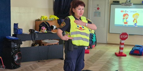 Powiększ grafikę: bezpieczni-na-drodze-spotkanie-ze-straza-miejska-660190.jpg