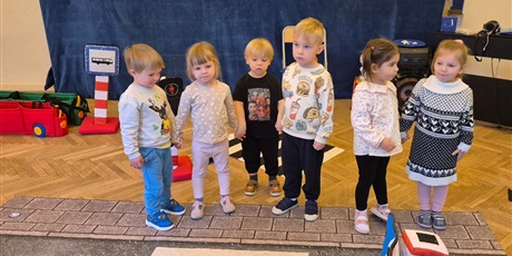 Powiększ grafikę: bezpieczni-na-drodze-spotkanie-ze-straza-miejska-660202.jpg