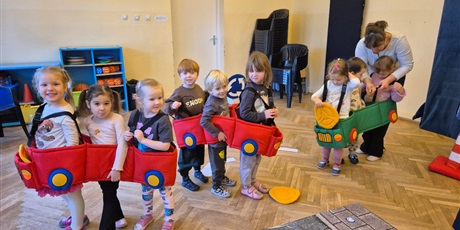 Powiększ grafikę: bezpieczni-na-drodze-spotkanie-ze-straza-miejska-660209.jpg