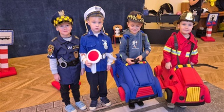 Powiększ grafikę: bezpieczni-na-drodze-spotkanie-ze-straza-miejska-660210.jpg