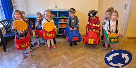 Powiększ grafikę: bezpieczni-na-drodze-spotkanie-ze-straza-miejska-660211.jpg