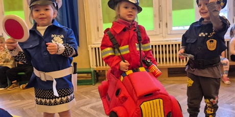 Powiększ grafikę: bezpieczni-na-drodze-spotkanie-ze-straza-miejska-660224.jpg