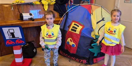 Powiększ grafikę: bezpieczni-na-drodze-spotkanie-ze-straza-miejska-660225.jpg