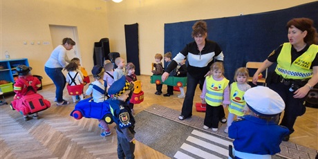 Powiększ grafikę: bezpieczni-na-drodze-spotkanie-ze-straza-miejska-660226.jpg