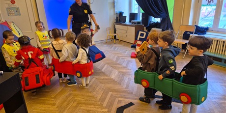 Powiększ grafikę: bezpieczni-na-drodze-spotkanie-ze-straza-miejska-660232.jpg