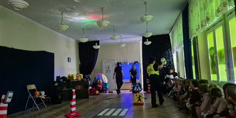 Powiększ grafikę: bezpieczni-na-drodze-spotkanie-ze-straza-miejska-660236.jpg