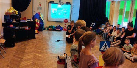 Powiększ grafikę: bezpieczni-na-drodze-spotkanie-ze-straza-miejska-660238.jpg