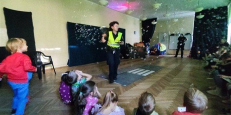 Powiększ grafikę: bezpieczni-na-drodze-spotkanie-ze-straza-miejska-660240.jpg