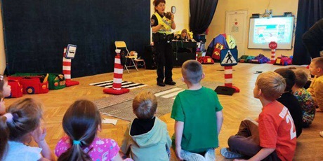 ,,Bezpieczni na drodze'' - spotkanie z  funkcjonariuszkami Straży Miejskiej.