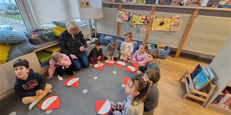 Powiększ grafikę: chochlikowe-mikolajkowe-zajecia-w-osiedlowej-bibliotece-663279.jpg