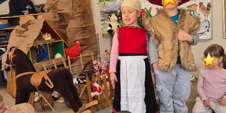 Powiększ grafikę: co-slychac-na-wiejskim-podworku-684676.jpg