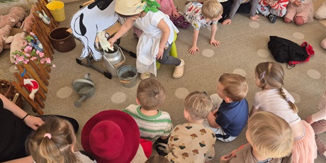 Powiększ grafikę: co-slychac-na-wiejskim-podworku-684684.jpg