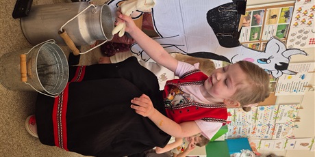 Powiększ grafikę: co-slychac-na-wiejskim-podworku-684686.jpg