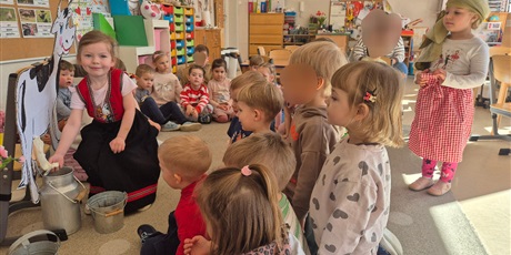 Powiększ grafikę: co-slychac-na-wiejskim-podworku-684687.jpg