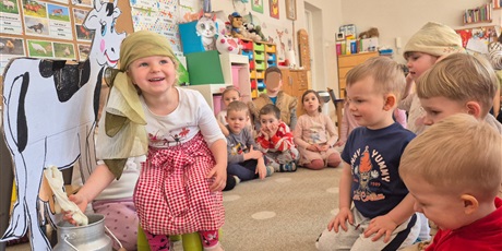 Powiększ grafikę: co-slychac-na-wiejskim-podworku-684688.jpg