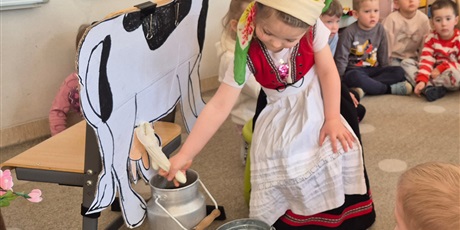 Powiększ grafikę: co-slychac-na-wiejskim-podworku-684690.jpg