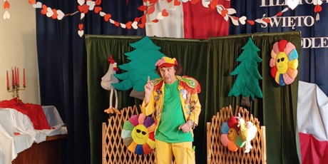 Powiększ grafikę: dyzio-piorko-przedstawienie-teatralne-w-wykonaniu-teatru-qufer-655931.jpg