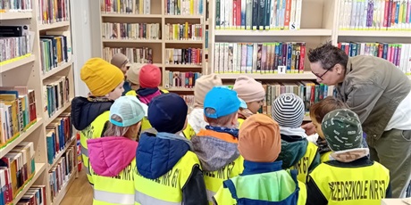 Powiększ grafikę: dzien-bibliotekarza-693347.jpg