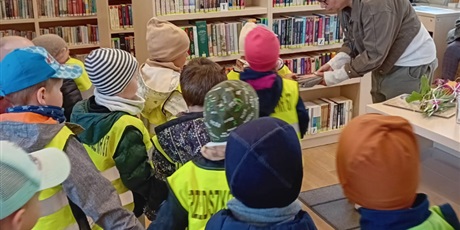 Powiększ grafikę: dzien-bibliotekarza-693349.jpg