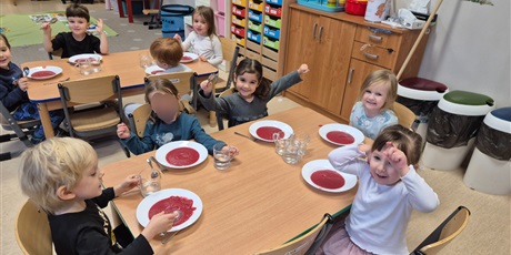 Powiększ grafikę: dzien-buraka-w-wesolych-skrzatach-658463.jpg