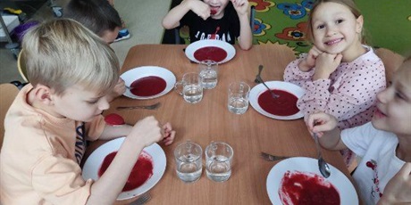 Powiększ grafikę: dzien-buraka-w-wesolych-skrzatach-658473.jpg