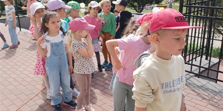 Powiększ grafikę: dzien-dziecka-w-wesolych-skrzatach-dyskoteka-i-lodowe-szalenstwo-698645.jpg