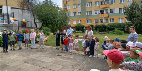 Powiększ grafikę: dzien-dziecka-w-wesolych-skrzatach-dyskoteka-i-lodowe-szalenstwo-698672.jpg
