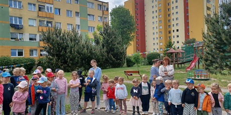 Powiększ grafikę: dzien-dziecka-w-wesolych-skrzatach-dyskoteka-i-lodowe-szalenstwo-698673.jpg