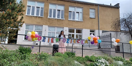 Powiększ grafikę: dzien-dziecka-w-wesolych-skrzatach-dyskoteka-i-lodowe-szalenstwo-698676.jpg