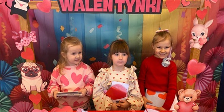 Powiększ grafikę: dzien-okazywania-uczuc-walentynki-w-przedszkolu-674540.jpg