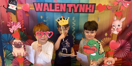 Powiększ grafikę: dzien-okazywania-uczuc-walentynki-w-przedszkolu-674544.jpg