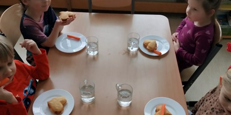 Powiększ grafikę: dzien-okazywania-uczuc-walentynki-w-przedszkolu-674552.jpg