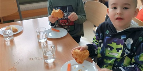 Powiększ grafikę: dzien-okazywania-uczuc-walentynki-w-przedszkolu-674554.jpg