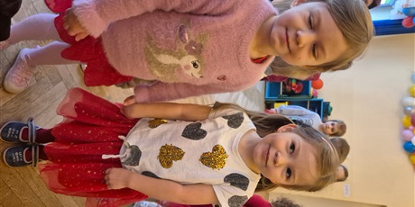 Powiększ grafikę: dzien-okazywania-uczuc-walentynki-w-przedszkolu-674559.jpg