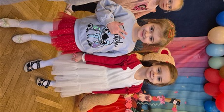 Powiększ grafikę: dzien-okazywania-uczuc-walentynki-w-przedszkolu-674565.jpg