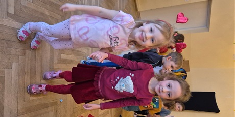 Powiększ grafikę: dzien-okazywania-uczuc-walentynki-w-przedszkolu-674569.jpg