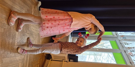 Powiększ grafikę: dzien-okazywania-uczuc-walentynki-w-przedszkolu-674574.jpg