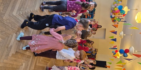 Powiększ grafikę: dzien-okazywania-uczuc-walentynki-w-przedszkolu-674576.jpg