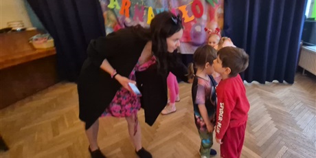 Powiększ grafikę: dzien-okazywania-uczuc-walentynki-w-przedszkolu-674577.jpg