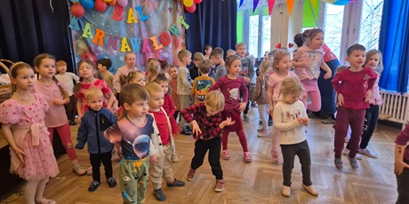 Powiększ grafikę: dzien-okazywania-uczuc-walentynki-w-przedszkolu-674583.jpg