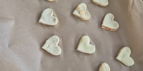 Powiększ grafikę: dzien-okazywania-uczuc-walentynki-w-przedszkolu-674587.jpg